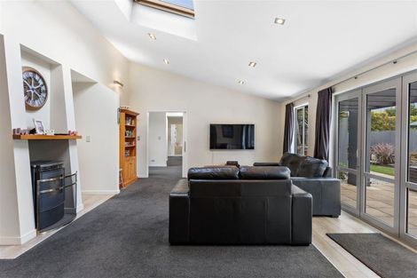 Photo of property in 7 Corsican Grove, Parklands, Christchurch, 8083