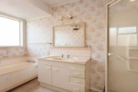 Photo of property in 16 Basingstoke Street, Aranui, Christchurch, 8061