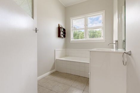 Photo of property in 66 Watts Street, Waipawa, 4210