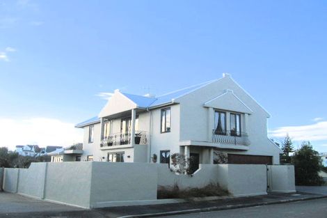 Photo of property in 15 Bracken Street, Hospital Hill, Napier, 4110
