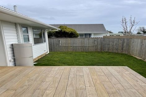 Photo of property in 102 Ryder Crescent, Levin, 5510