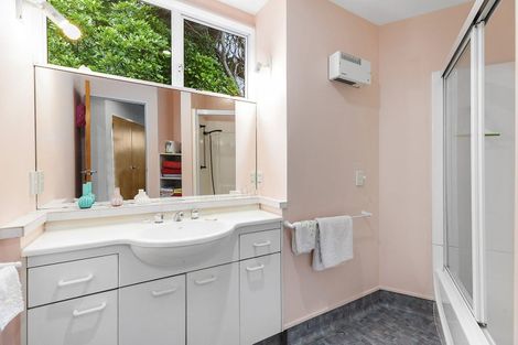 Photo of property in 32 Paremata Crescent, Paremata, Porirua, 5024