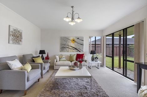 Photo of property in 3/15 Kurnell Drive, Botany Downs, Auckland, 2010