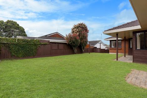 Photo of property in 3/15 Kurnell Drive, Botany Downs, Auckland, 2010