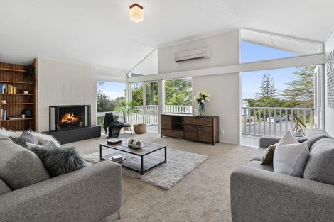 Photo of property in 21 Holland Road, Hillcrest, Auckland, 0627