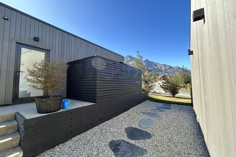 Photo of property in 32 Falconer Rise, Jacks Point, Queenstown, 9371