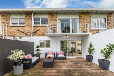 Photo of property in 4/24 Dawnhaven Drive, Te Atatu Peninsula, Auckland, 0610