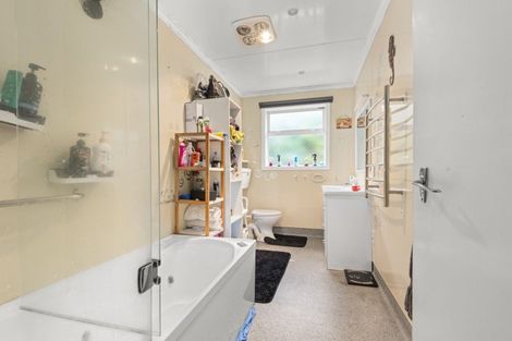 Photo of property in 16 Lyon Street, Marton, 4710