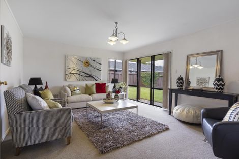 Photo of property in 3/15 Kurnell Drive, Botany Downs, Auckland, 2010