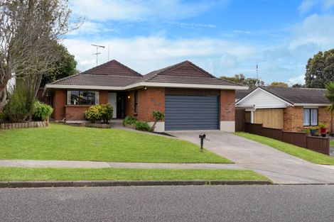 Photo of property in 3/15 Kurnell Drive, Botany Downs, Auckland, 2010