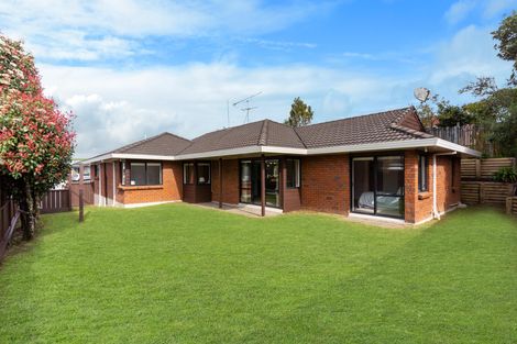 Photo of property in 3/15 Kurnell Drive, Botany Downs, Auckland, 2010