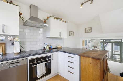 Photo of property in 2/168 Tinakori Road, Thorndon, Wellington, 6011
