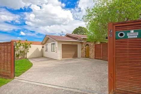 Photo of property in 90 Hutchinsons Road, Bucklands Beach, Auckland, 2014