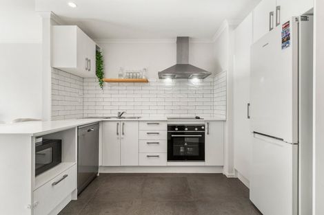 Photo of property in 18 Bellbird Street, Papakura, 2110