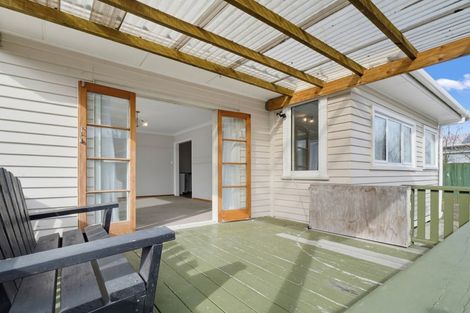 Photo of property in 17 Winchester Street, Levin, 5510