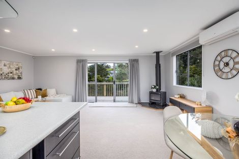 Photo of property in 37 Onedin Place, Titirangi, Auckland, 0604