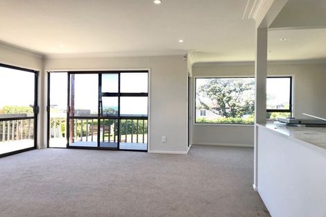 Photo of property in 1/150 Beach Road, Campbells Bay, Auckland, 0630