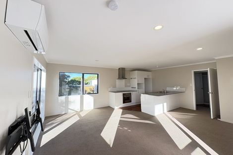 Photo of property in 86b Royal View Road, Te Atatu South, Auckland, 0610