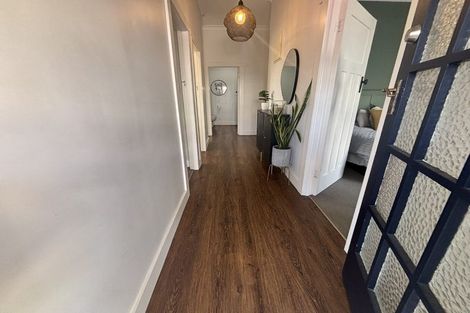 Photo of property in 2b Neil Avenue, Te Atatu Peninsula, Auckland, 0610