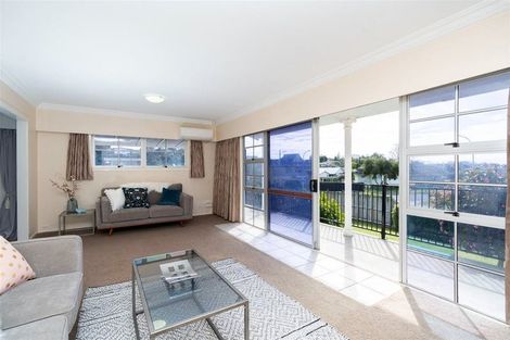 Photo of property in 2 Lachlan Drive, Dinsdale, Hamilton, 3204