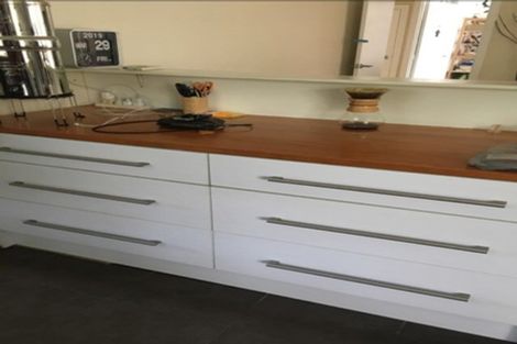 Photo of property in 8 Thuja Street, Green Bay, Auckland, 0604