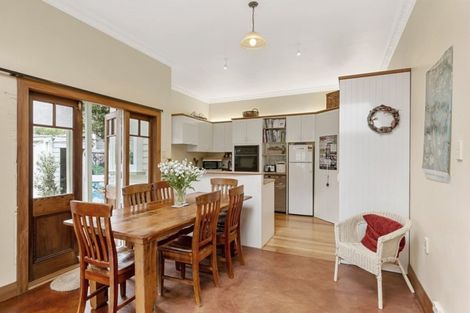 Photo of property in 16 Chatham Street, Berhampore, Wellington, 6023