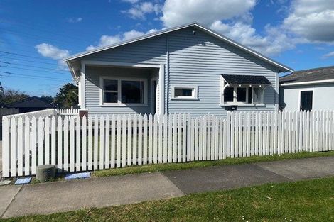 Photo of property in 373 Carrington Street, Upper Vogeltown, New Plymouth, 4310