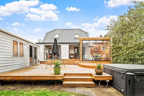 Photo of property in 30 Holiday Road, Stanmore Bay, Whangaparaoa, 0932