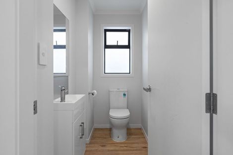 Photo of property in 124a Cambridge Terrace, Fairfield, Lower Hutt, 5011