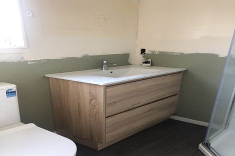 Photo of property in 44a De Havilland Drive, Goodwood Heights, Auckland, 2105