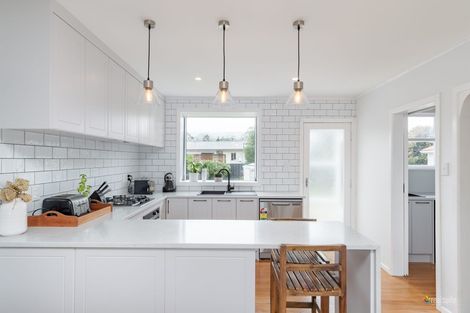 Photo of property in 6 Burns Grove, Trentham, Upper Hutt, 5018