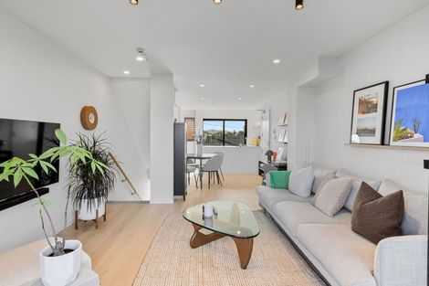 Photo of property in 2/35 Centreway Road, Orewa, 0931