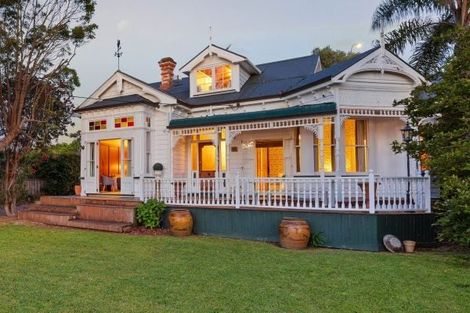 Photo of property in 5 Queen Street, Northcote Point, Auckland, 0627