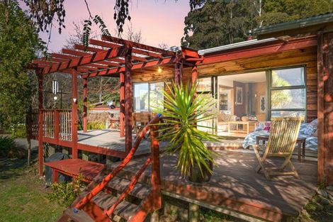 Photo of property in 810a Queen Charlotte Drive, Havelock, 7281