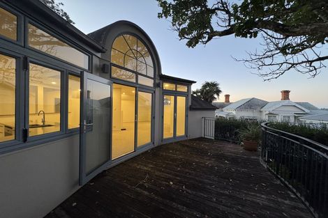 Photo of property in 1/5 Princes Street, Northcote Point, Auckland, 0627