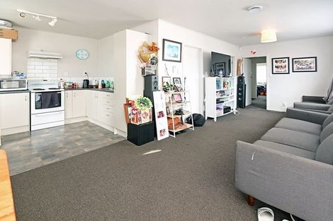 Photo of property in 31 Corsair Crescent, Mangere, Auckland, 2022