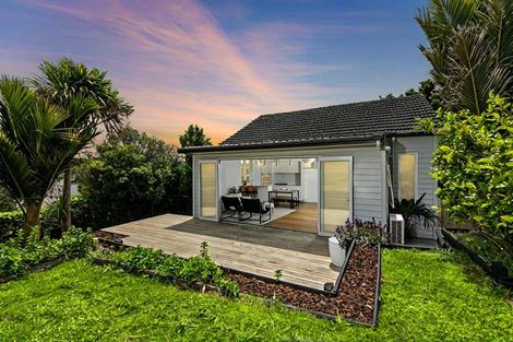 Photo of property in 9 Pine Avenue, Henderson, Auckland, 0612