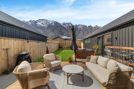 Photo of property in 35 Cheviot Street, Jacks Point, 9371