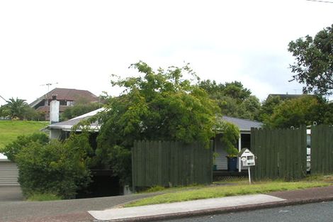 Photo of property in 2/60 Becroft Drive, Forrest Hill, Auckland, 0620