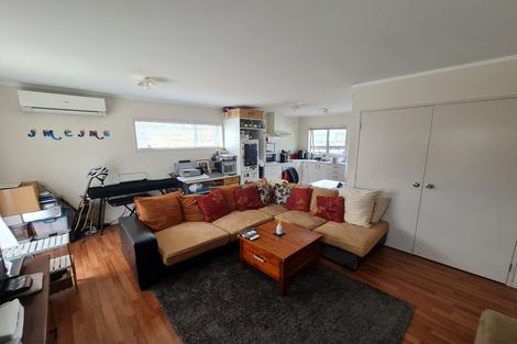 Photo of property in 18 Lisa Rise, Half Moon Bay, Auckland, 2012