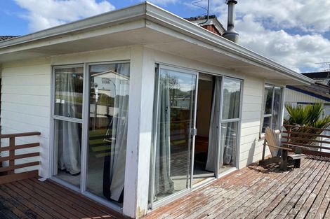 Photo of property in 111 Farquhar Road, Glendene, Auckland, 0602