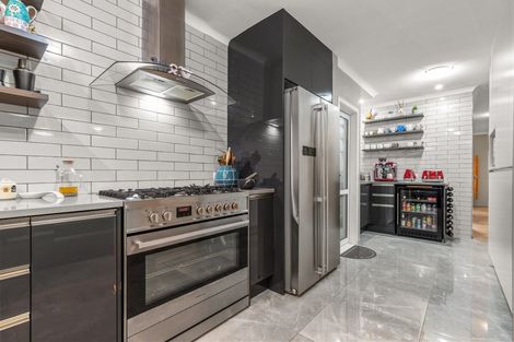 Photo of property in 216 Welcome Bay Road, Welcome Bay, Tauranga, 3112