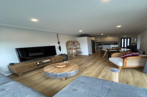 Photo of property in 2 Honowai Street, Kumeu, 0810