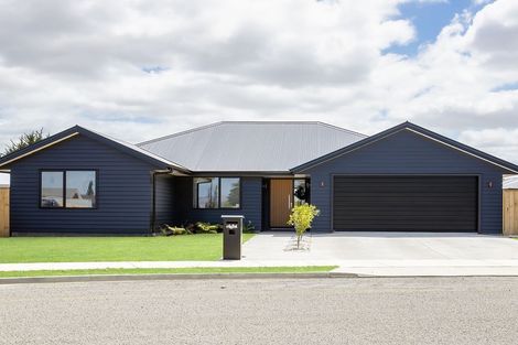 Photo of property in 8 Wycliffe Place, Solway, Masterton, 5810