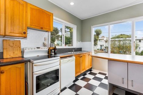 Photo of property in 1 Derby Place, Cannons Creek, Porirua, 5024