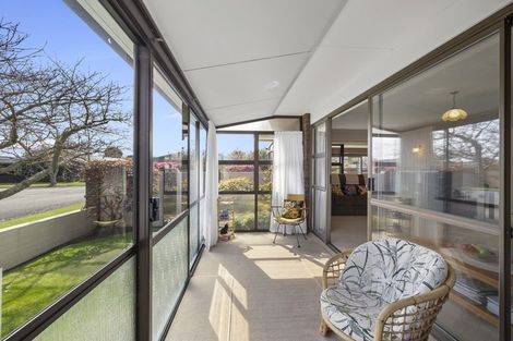 Photo of property in 1 Hunter Place, Merrilands, New Plymouth, 4312