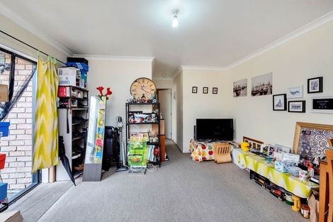 Photo of property in 62 Medallion Drive, Oteha, Auckland, 0632