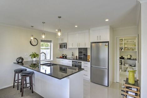 Photo of property in 62 Feist Street, Carterton, 5713