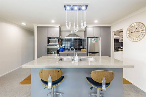 Photo of property in 9 Dumas Place, Rosehill, Papakura, 2113