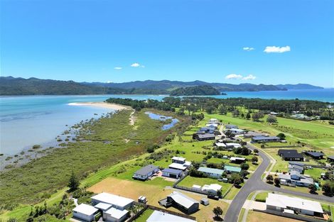 Photo of property in 137 Kelly Jade Avenue, Matarangi, Whitianga, 3592